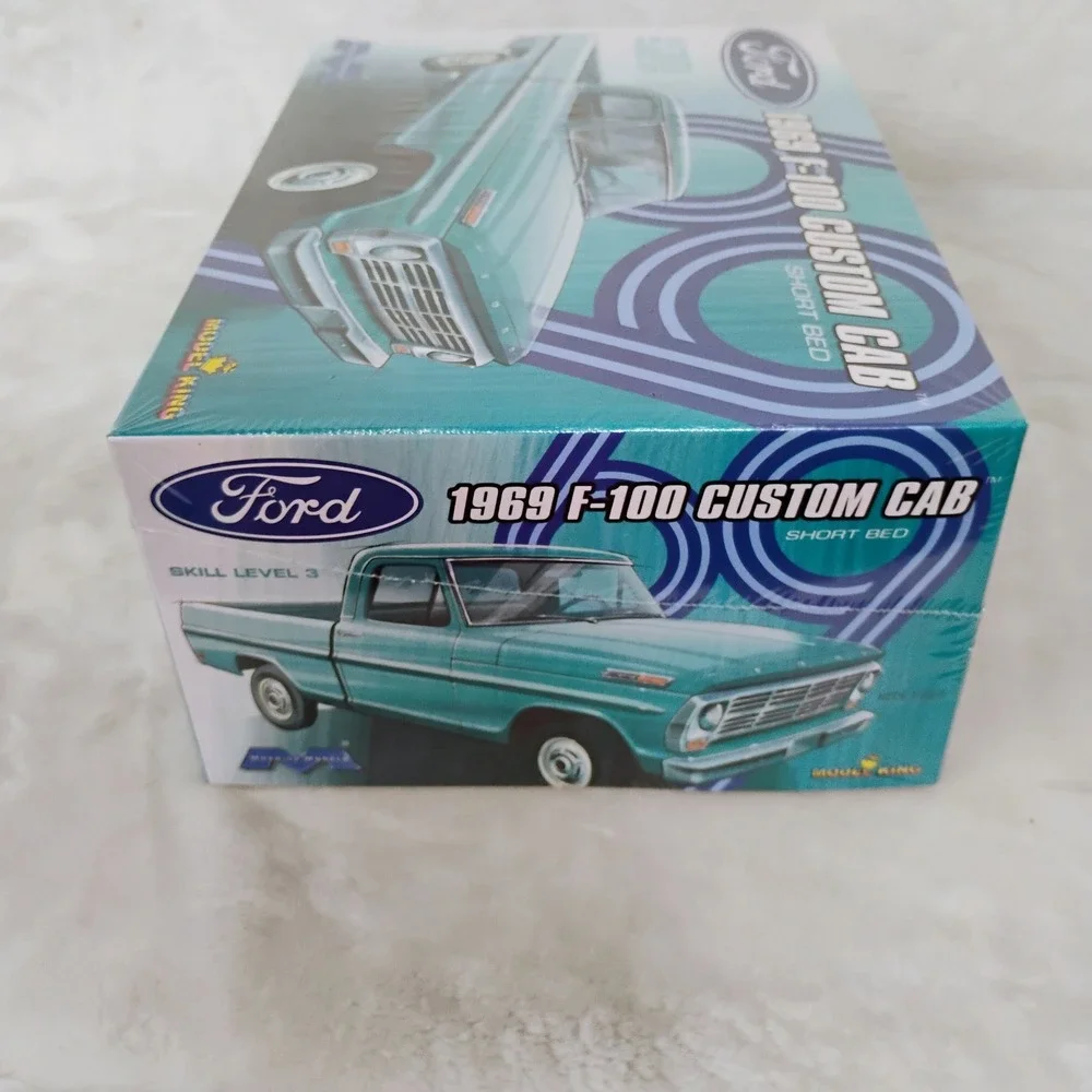 Moebius Models 1969 Ford F-100 Custom Cab Short Bed 1/25 Model Kit 1227 New